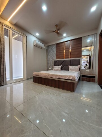 Room in 4 BHK Apartment at Nirman Nagar – for Sale