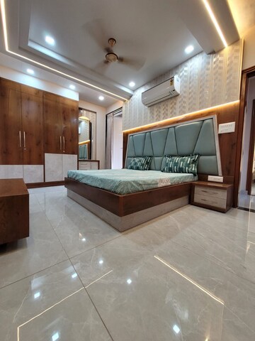 Room in 4 BHK Apartment at Nirman Nagar – for Sale