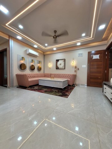 Room in 4 BHK Apartment at Nirman Nagar – for Sale