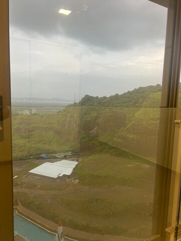 Room in 2 BHK Apartment at Kanakia Silicon Valley, Powai – for Sale