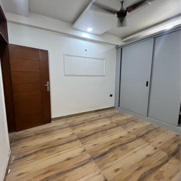 Room in 3 BHK Builder Floor at Sector 104 – for Sale