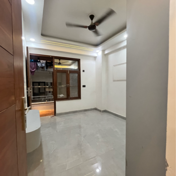 Room in 3 BHK Builder Floor at Sector 104 – for Sale