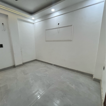 Room in 3 BHK Builder Floor at Sector 104 – for Sale