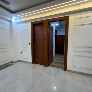 Room in 3 BHK Builder Floor at Sector 104 – for Sale