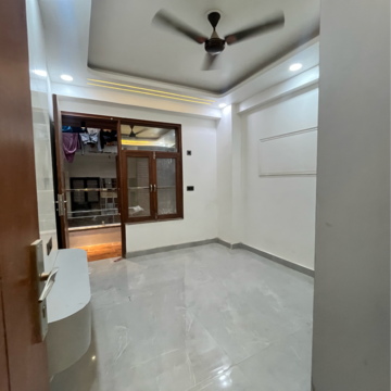 Room in 3 BHK Builder Floor at Sector 104 – for Sale