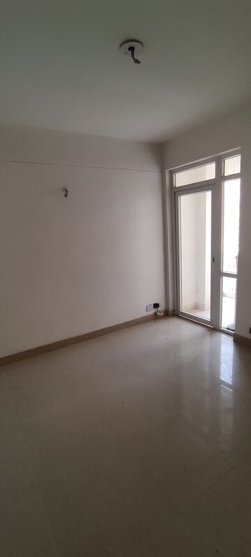 Furnished Amenities in 3.5 BHK Apartment at KLJ Greens, Sector 77 – for Sale