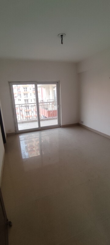Furnished Amenities in 3.5 BHK Apartment at KLJ Greens, Sector 77 – for Sale
