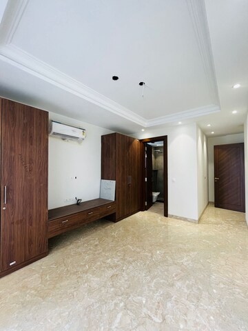 Room in 4 BHK Builder Floor at Kohli One Malibu Town, Sector 47 – for Sale