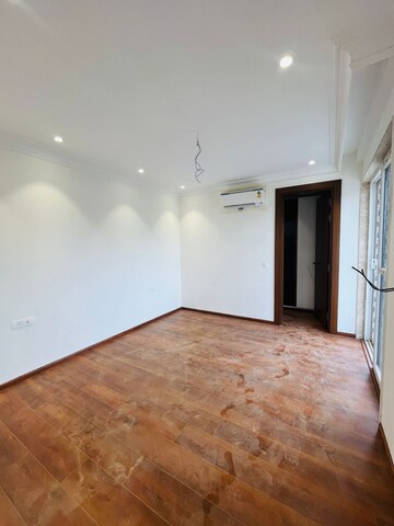 Room in 4 BHK Builder Floor at Kohli One Malibu Town, Sector 47 – for Sale