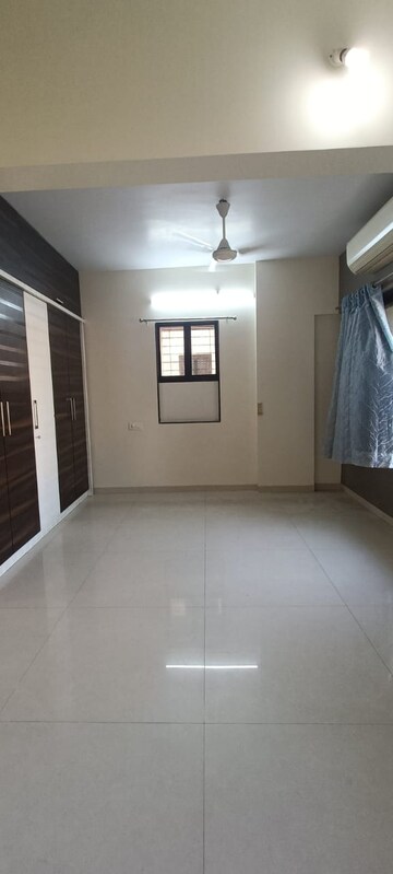 Room in 2 BHK Apartment at Mulund East – for Sale
