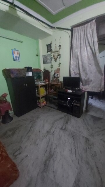 Furnished Amenities in 2.5 BHK Builder Floor at Mayur Vihar 1 – for Sale