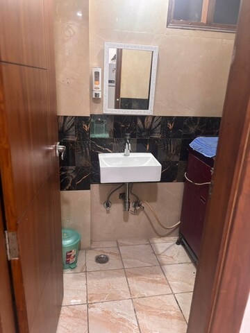 रेसिडेंशियल फ्लैट वर्ग फुट फॉर रेंट इन अहिंसा खंड 2 ग़ाज़ियाबाद  7746669