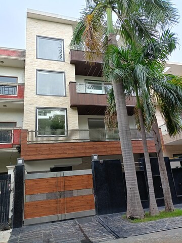 6+ BHK Villa – Exterior View View at Sector 50 - for Sale
