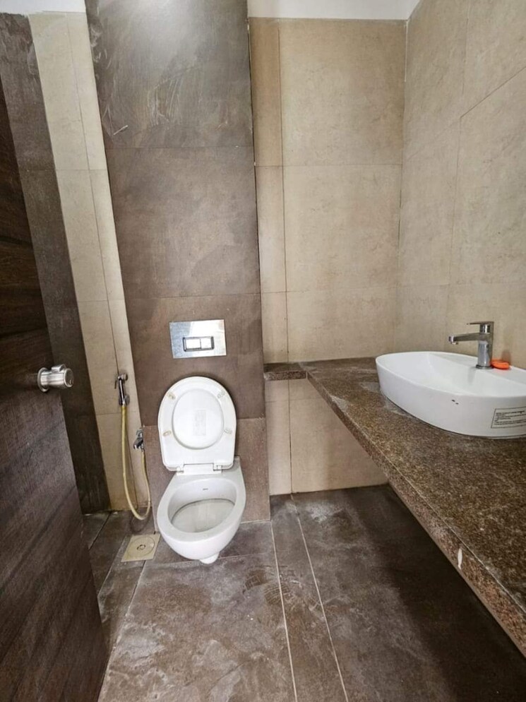 Bathroom, giriraj-apartments 2.5 Bedroom 1250 Sq.Ft. Apartment In Altamount Road Mumbai 7746684