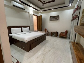 Bedroom in 6+ BHK Villa at Sector 116 – for Sale