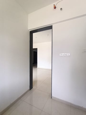 Room in 2 BHK Apartment at Runwal Eirene, Balkum Pada – for Rent