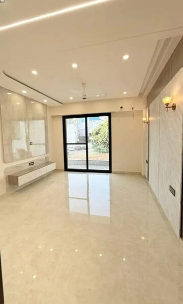 Room in 4 BHK Builder Floor at Ansal API Esencia, Sector 67 – for Sale
