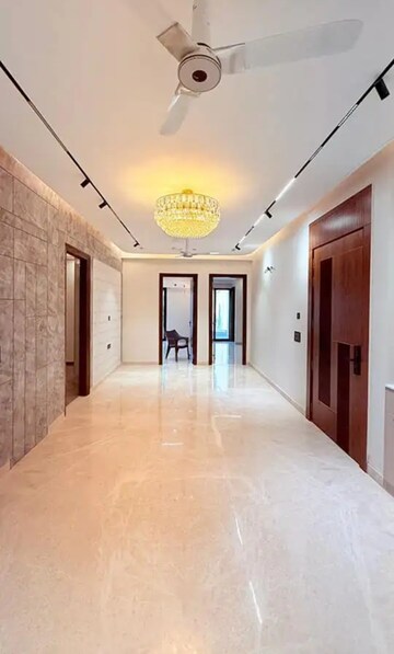 Room in 3 BHK Builder Floor at Anant Raj Ashok Estate, Sector 63a – for Sale