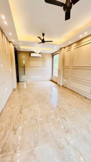 Room in 3 BHK Builder Floor at Anant Raj Ashok Estate, Sector 63a – for Sale