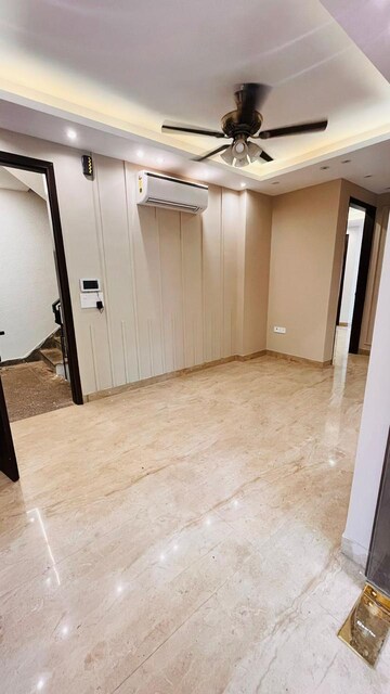 Room in 3 BHK Builder Floor at Anant Raj Ashok Estate, Sector 63a – for Sale