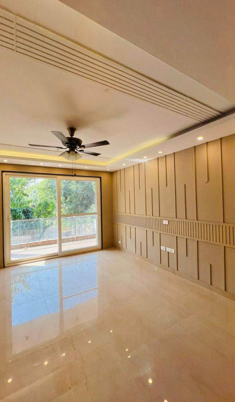 3 BHK + Pooja Room,Servant Room 180 Sq.Yd. Builder Floor in Anant Raj Ashok Estate