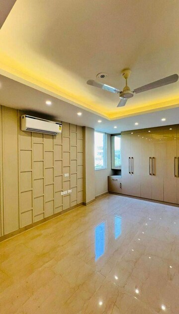 Room in 3 BHK Builder Floor at Anant Raj Ashok Estate, Sector 63a – for Sale