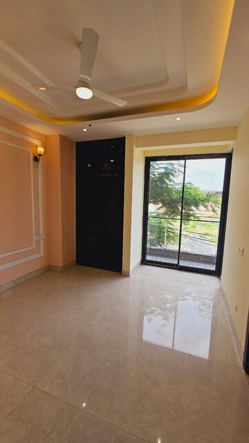 Room in 3 BHK Builder Floor at Anant Raj Ashok Estate, Sector 63a – for Sale