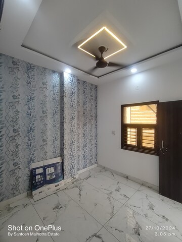 रेसिडेंशियल बिल्डर फ्लोर वर्ग यार्ड फॉर रेंट इन द्वारका मोर दिल्ली  7747334