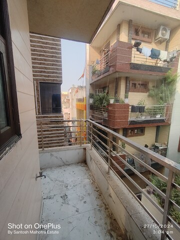 रेसिडेंशियल बिल्डर फ्लोर वर्ग यार्ड फॉर रेंट इन द्वारका मोर दिल्ली  7747334