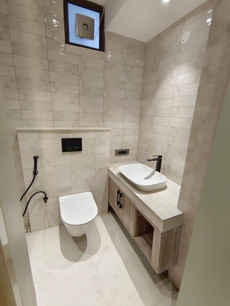 Bathroom, pitampura 6 Bedroom 400 Sq.Yd. Independent House In Pitampura Delhi 7747394