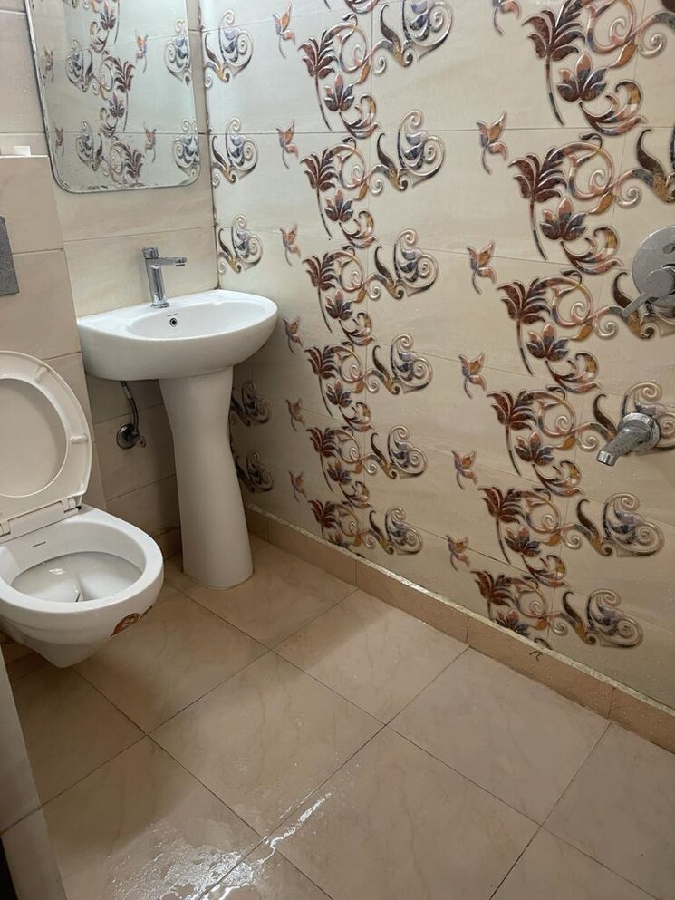 Bathroom, palam-vihar-residents-association 5 Bedroom 157 Sq.Yd. Independent House In Palam Vihar Gurgaon 7747863