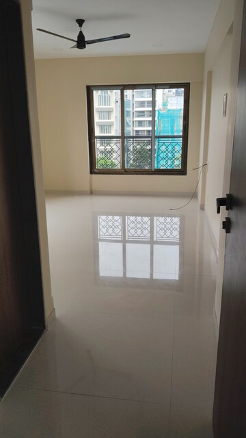 Room in 2.5 BHK Apartment at Vile Parle East – for Sale