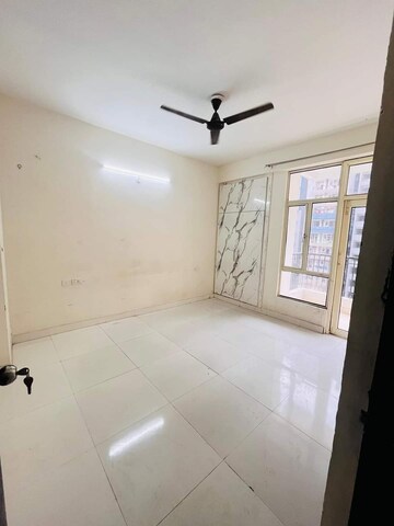 Room in 3.5 BHK Apartment at BPTP Park Grandeura, Sector 82 – for Sale