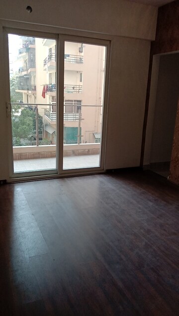 Room in 3 BHK Apartment at Nandini Metro Suites Bliss, Vaishali Sector 4 – for Sale