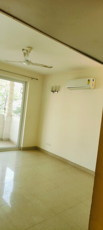 Room in 3 BHK Apartment at Emaar Emerald Floors Premier, Sector 65 – for Sale