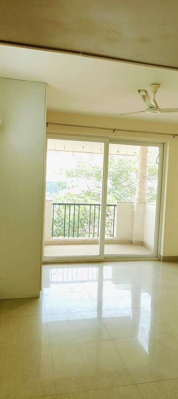 Room in 3 BHK Apartment at Emaar Emerald Floors Premier, Sector 65 – for Sale