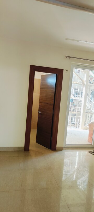 Room in 4 BHK Apartment at Emaar Emerald Floors Premier, Sector 65 – for Sale