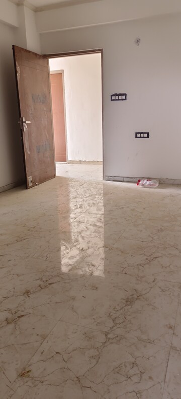 Room in 2 BHK Apartment at Ansal API Olympus Lake View, Sushant Golf City – for Sale