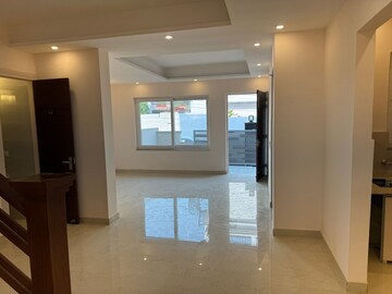 Room in 4 BHK Independent House at Sahastradhara Road – for Sale