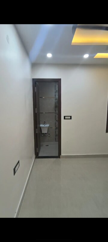 Furnished Amenities in 2 BHK Builder Floor at Uttam Nagar – for Rent