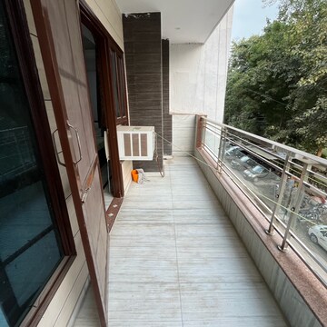 Balcony in 2.5 BHK Builder Floor at Ansal Sushant Lok I, Sector 43 – for Rent