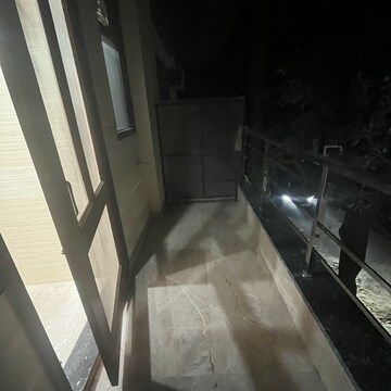 Balcony in 2 BHK Builder Floor at Sector 43 – for Rent