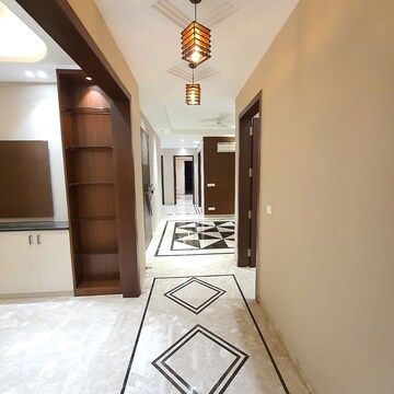 Building Lobby in 4 BHK Builder Floor at Ansal Sushant Lok I, Sushant Lok I – for Rent