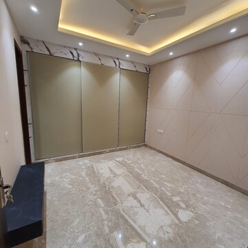 Room in 4 BHK Builder Floor at Ansal Sushant Lok I, Sushant Lok I – for Rent