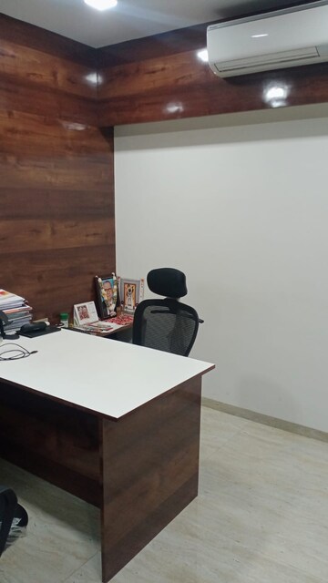 Commercial Office Space 1100 Sq.Ft. For Rent in Vile Parle West Mumbai  7750321