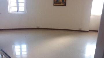 Room in 2 BHK Apartment at Churchgate – for Sale