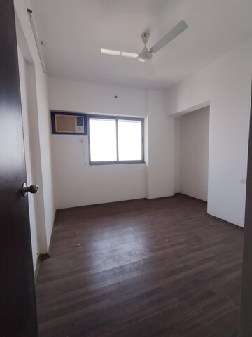 Room in 3 BHK Apartment at Lodha Splendora, Ghodbunder Road – for Sale