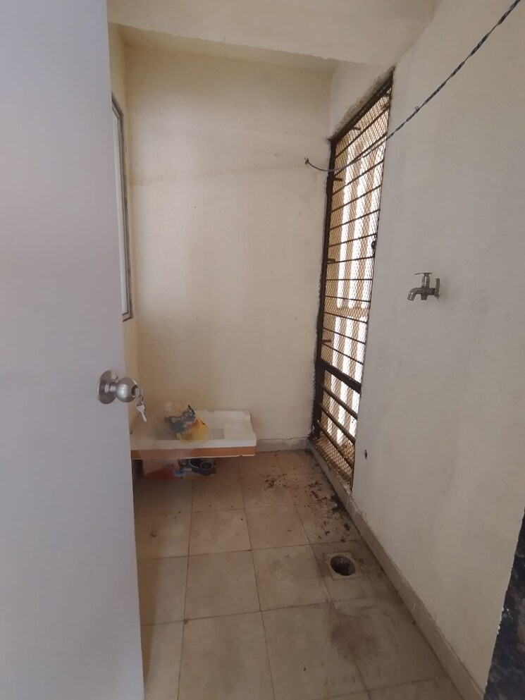 Bathroom, satguru-solitaire 3 Bedroom 800 Sq.Ft. Apartment In Kasarvadavali Thane 7750560