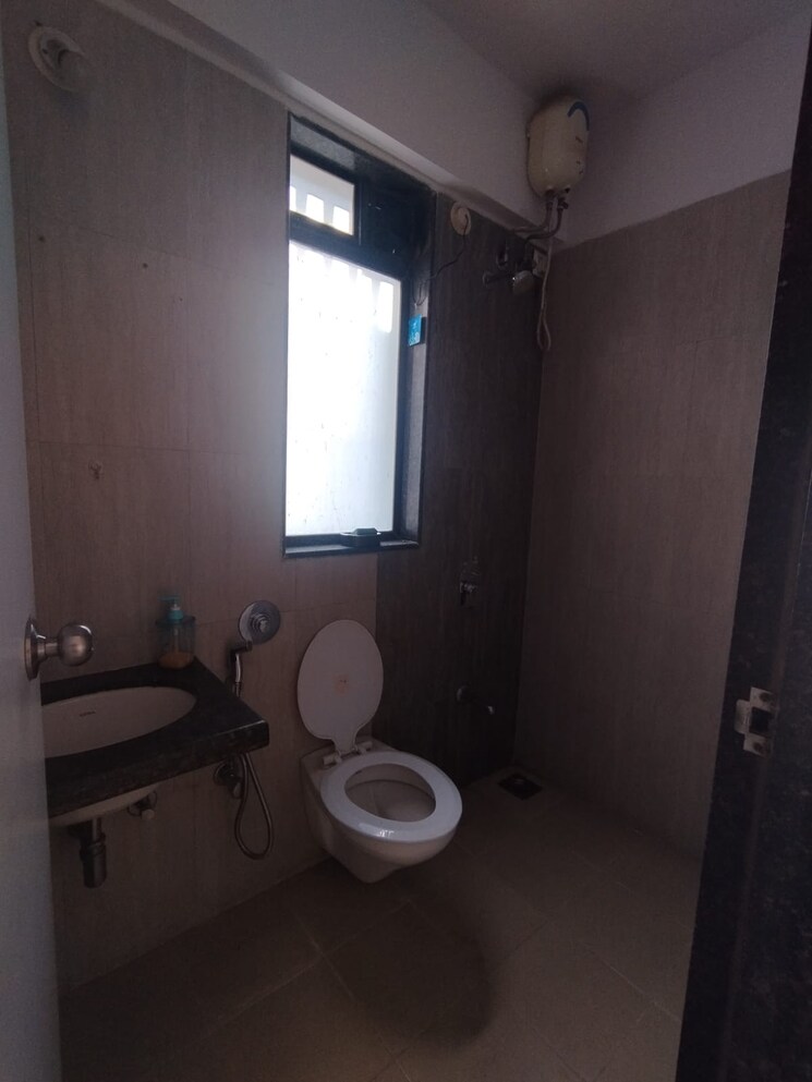 Bathroom, satguru-solitaire 3 Bedroom 800 Sq.Ft. Apartment In Kasarvadavali Thane 7750560
