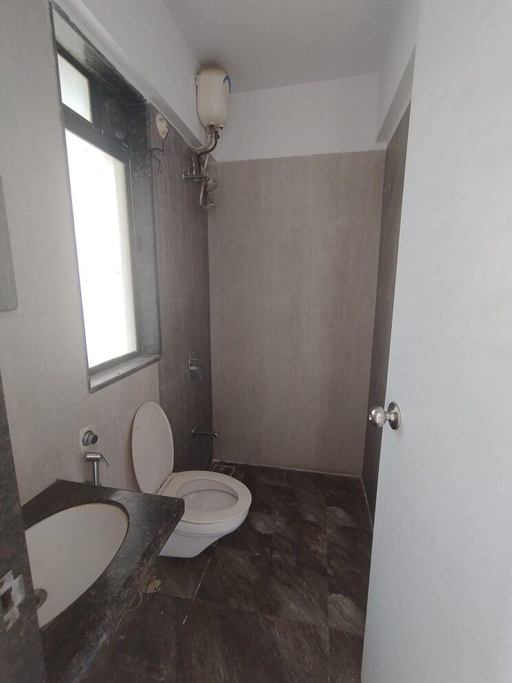 Bathroom, satguru-solitaire 3 Bedroom 800 Sq.Ft. Apartment In Kasarvadavali Thane 7750560